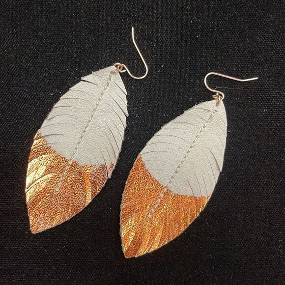Premier Designs Light As a Feather Gray and Rose Gold Earrings - Picture 1 of 3